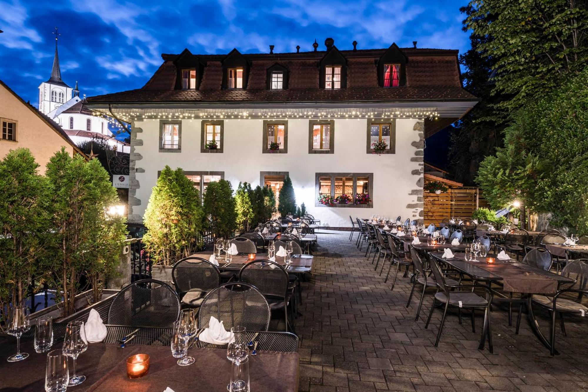 Romantik Hotel L'Etoile Шарме Екстериор снимка
