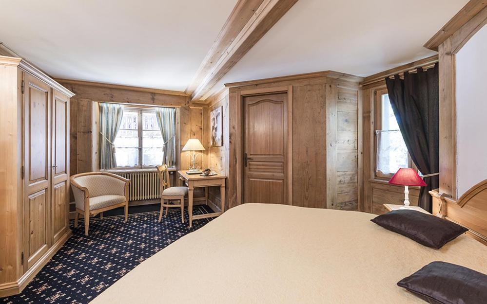 Romantik Hotel L'Etoile Шарме Екстериор снимка