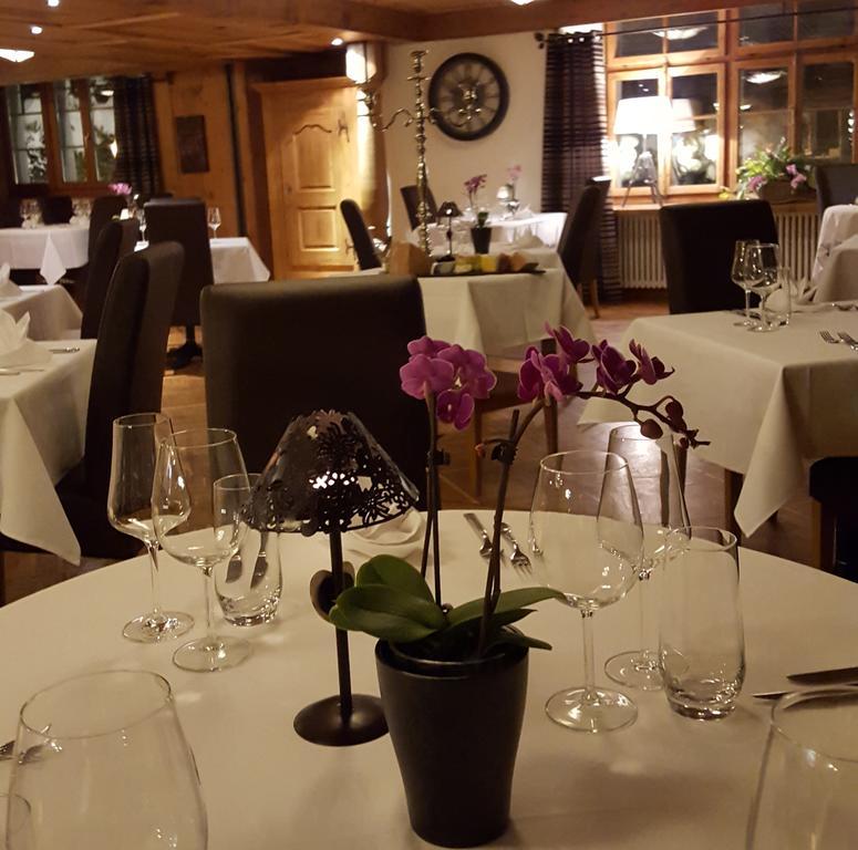 Romantik Hotel L'Etoile Шарме Екстериор снимка