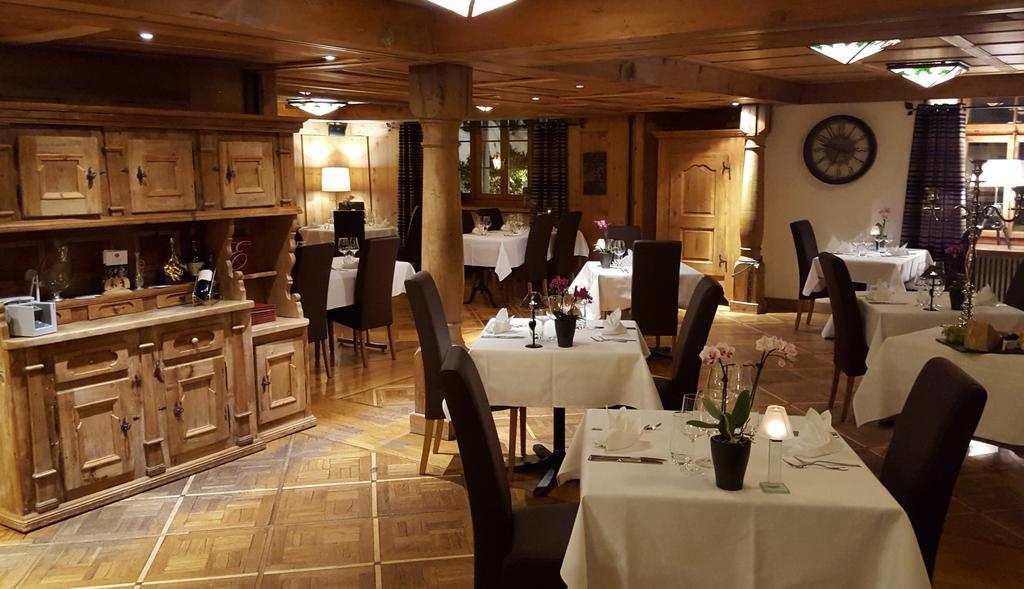 Romantik Hotel L'Etoile Шарме Екстериор снимка