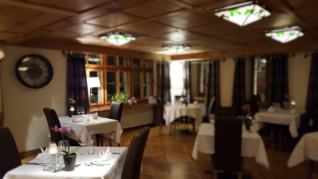 Romantik Hotel L'Etoile Шарме Екстериор снимка