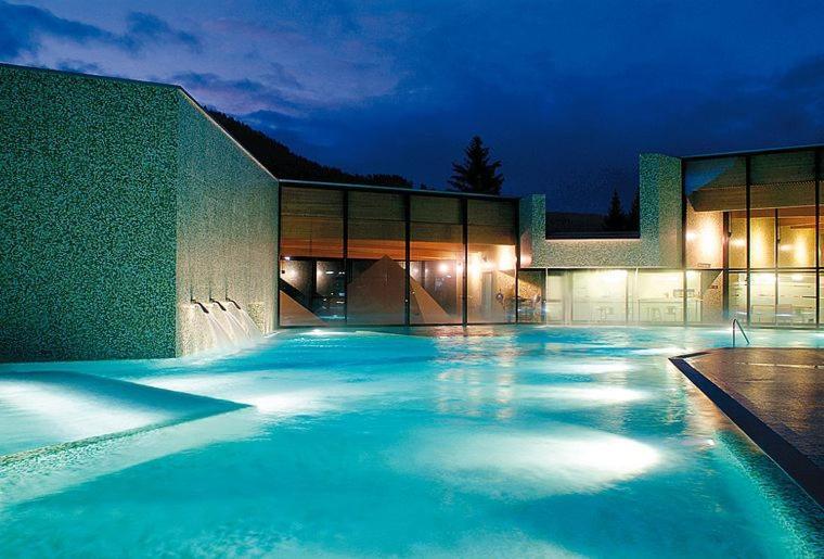 Romantik Hotel L'Etoile Шарме Екстериор снимка