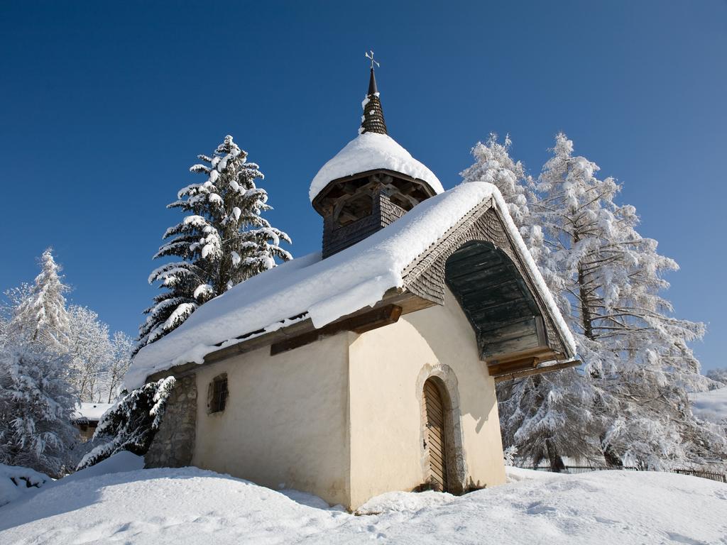 Romantik Hotel L'Etoile Шарме Екстериор снимка