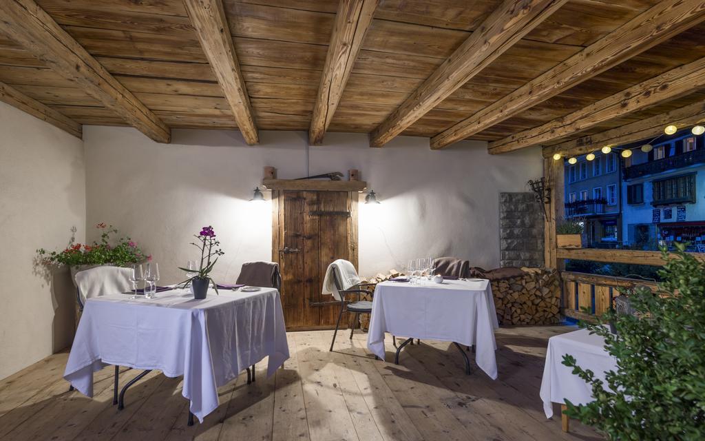 Romantik Hotel L'Etoile Шарме Екстериор снимка