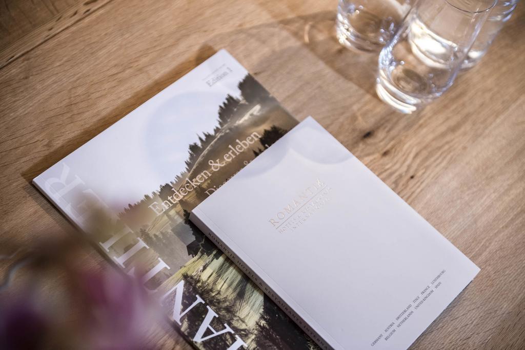 Romantik Hotel L'Etoile Шарме Екстериор снимка