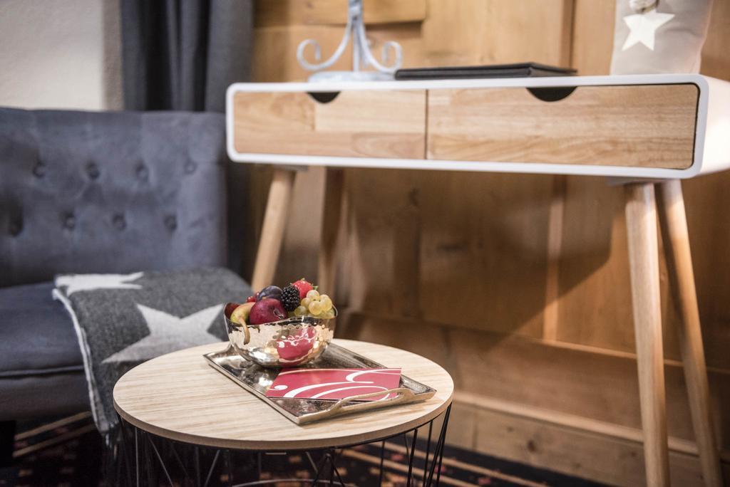 Romantik Hotel L'Etoile Шарме Екстериор снимка