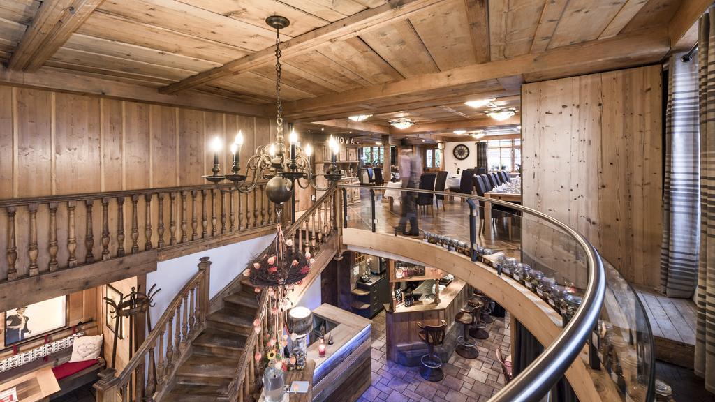 Romantik Hotel L'Etoile Шарме Екстериор снимка