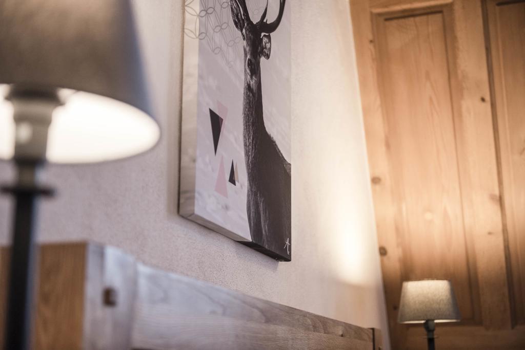 Romantik Hotel L'Etoile Шарме Екстериор снимка