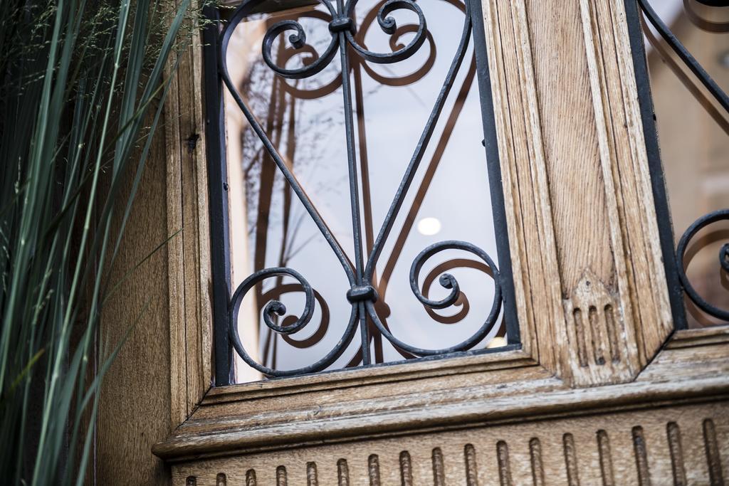 Romantik Hotel L'Etoile Шарме Екстериор снимка