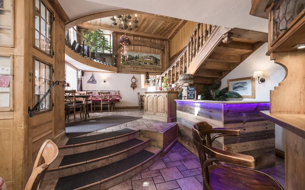 Romantik Hotel L'Etoile Шарме Екстериор снимка