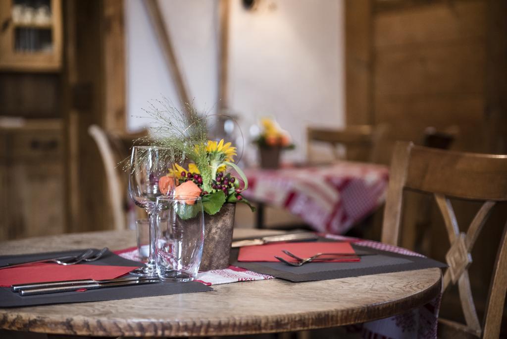 Romantik Hotel L'Etoile Шарме Екстериор снимка