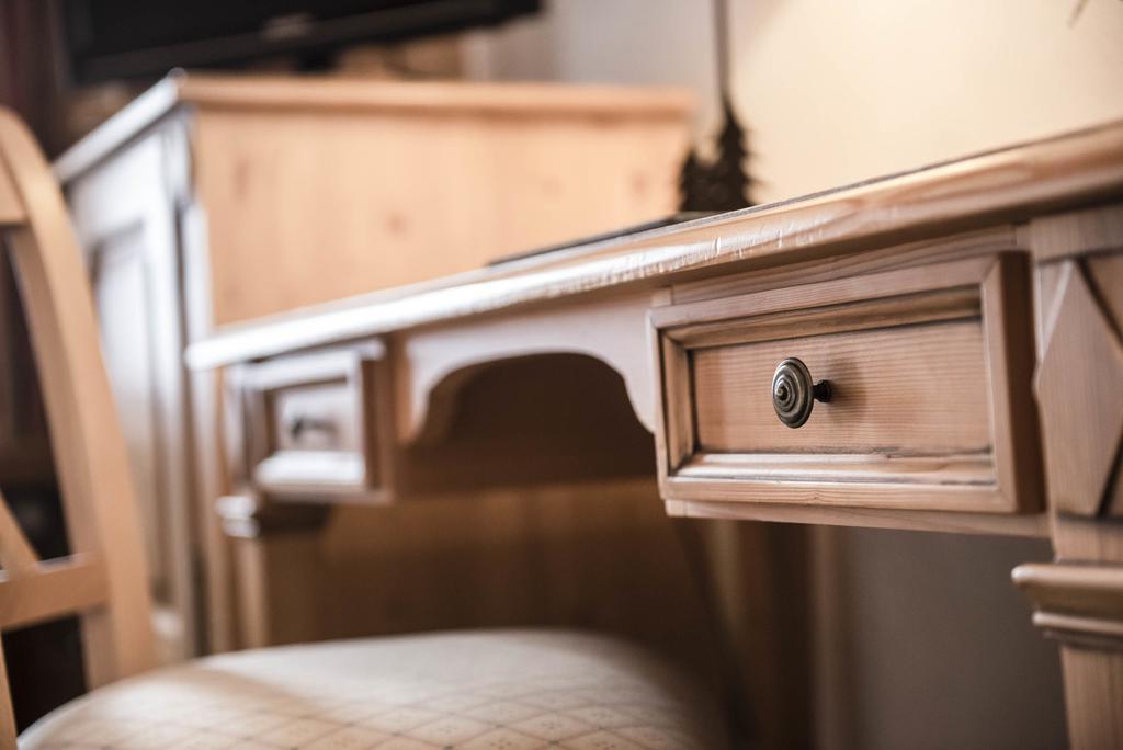 Romantik Hotel L'Etoile Шарме Екстериор снимка